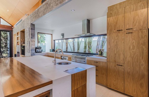 Kingscliff Casa | Santi House - large beachfront home with ocean views