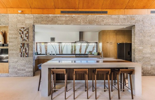 Kingscliff Casa | Santi House - large beachfront home with ocean views