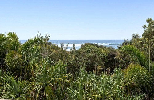 Kingscliff Casa | Santi House - large beachfront home with ocean views