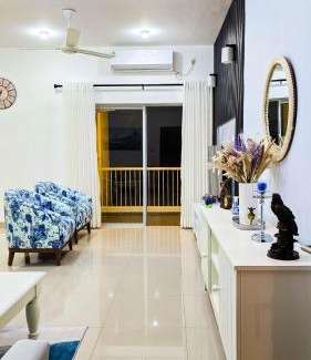 Negombo Apartamento | Santorini 3BR Resort Apartment Pool & Gym