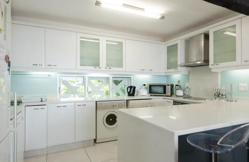 Shaka's Rock Apartamento | Santorini Akrotiri 28 (Family Only)