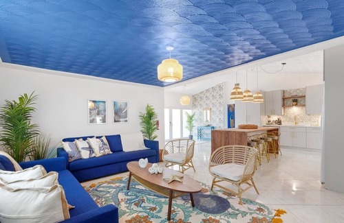 Ludlam Casa | Santorini · Casa Santorini - Big Pool, BBQ & Free Parking