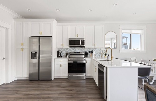 River District Apartamento | Santorini - Stay Afloat on Downtown Wilmington's Riverwalk