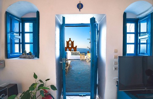 Oia Casa | Santorini Paraíso: casa cueva AZUL Y BLANCA, experiencia auténtica, vista a la caldera