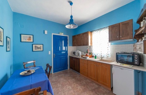 Megalochori Apartamento | Santorious Flower Covered Apartment
