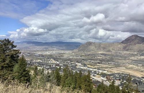 Kamloops Casa | Sapphire Lux Queen Suite