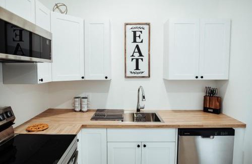 Kamloops Casa | Sapphire Lux Queen Suite