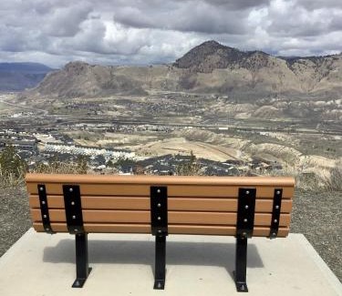 Kamloops Casa | Sapphire Lux Queen Suite