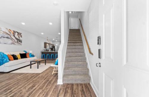 Clarksville Casa | Sapphire Oasis A Luxurious Townhouse Retreat near Nashville & Ft Campbell