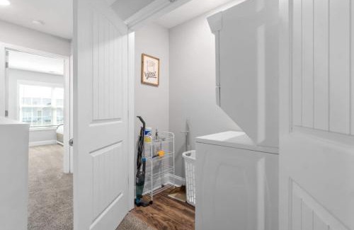 Clarksville Casa | Sapphire Oasis A Luxurious Townhouse Retreat near Nashville & Ft Campbell