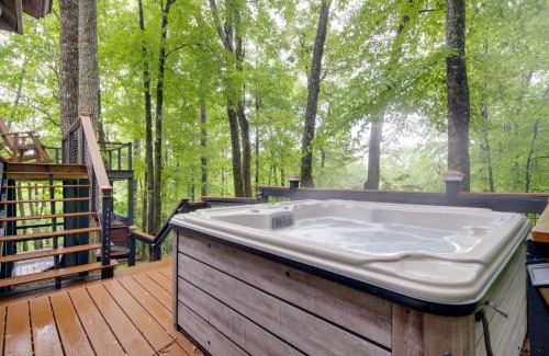 Sapphire Casa | Sapphire Valley Cabin with Private Mountain Views!