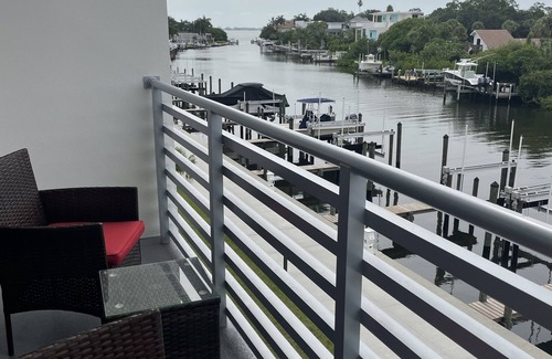 Central Sarasota Condominio | Sarasota Bay Views Luxury Waterfront