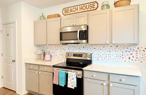 Amaryllis Park Casa | Sarasota Family Retreat w/Hot Tub + Game Room