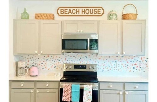Amaryllis Park Casa | Sarasota Family Retreat w/Hot Tub + Game Room