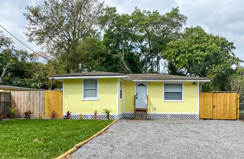 North Sarasota Casa | Sarasota Modern, Spacious, Comfy, Queen Beds, Backyard Rental