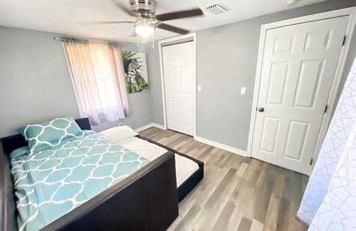 North Sarasota Casa | Sarasota Modern, Spacious, Comfy, Queen Beds, Backyard Rental