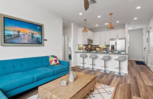 Point Loma Heights Casa | Saratoga Sunset / Rooftop / Sleek / Walk to Beach