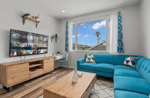 Point Loma Heights Casa | Saratoga Sunset - Rooftop Dining, 1 mile to Beach!