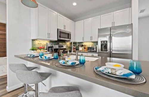 Point Loma Heights Casa | Saratoga Sunset - Rooftop Dining, 1 mile to Beach!