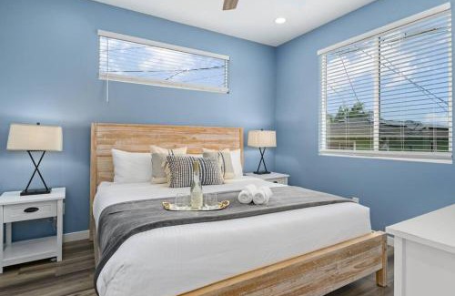 Point Loma Heights Casa | Saratoga Sunset - Rooftop Dining, 1 mile to Beach!