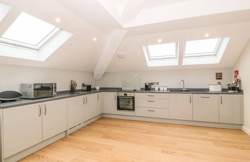 Malltraeth Cabaña | SARDIS CHAPEL 1, pet friendly, luxury holiday cottage in Malltraeth