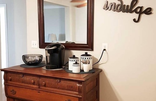 Sarnia Casa | Sarnia's Central Six - BIG 6 BR/2 BA w/patio & BBQ