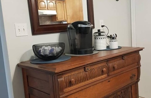 Sarnia Casa | Sarnia's Central Six - BIG 6 BR/2 BA w/patio & BBQ
