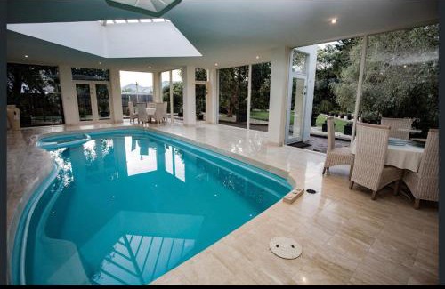 Traralgon Casa | Sarovar Holidays