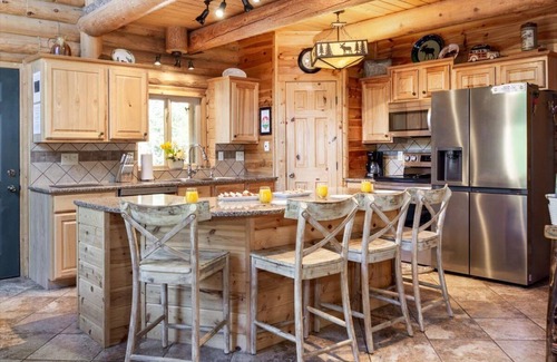 Island Park Casa | Sasquatch Summit,5B/-4Ba,Sleeps 12,BBQ,Firepit,WIFI,30m 2 YNP-Secluded