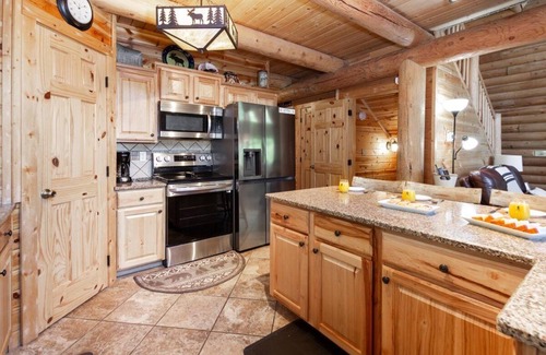 Island Park Casa | Sasquatch Summit,5B/-4Ba,Sleeps 12,BBQ,Firepit,WIFI,30m 2 YNP-Secluded