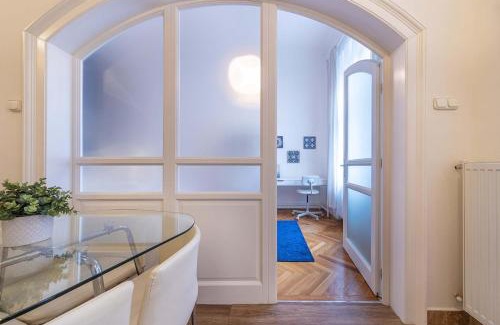 Belvaros - Lipotvaros Apartamento | Sassoon - 2-bedroom elegant airy home at Deak ter