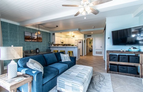 Port Aransas Condominio | Condominio recientemente remodelado de 1 habitación y 1 baño con bañera de hidromasaje y ducha