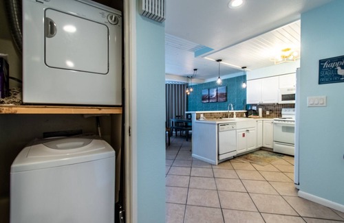 Port Aransas Condominio | Condominio recientemente remodelado de 1 habitación y 1 baño con bañera de hidromasaje y ducha