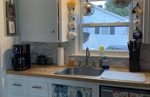 Snug Harbor Casa | Sat. to Sat. rental.2 blocks to marinas,5 min walk to beach and O Bar,15 to Newp