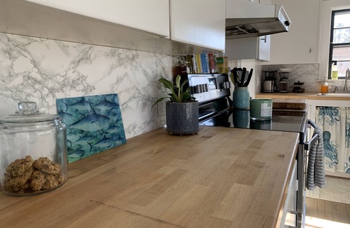 Snug Harbor Casa | Sat. to Sat. rental.2 blocks to marinas,5 min walk to beach and O Bar,15 to Newp