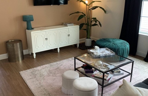 Durham Casa | SATURDAY STAYS-Ashley