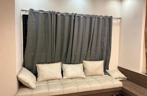 Indore Apartamento | Satyabhama Homestay -Ruby-One RK appartment with Terrece