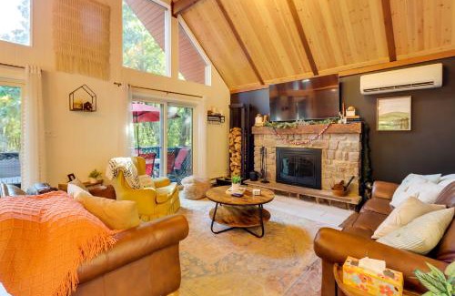 Lake Harmony Estates Casa | Sauna and 2-Story Deck Luxe Poconos Chalet