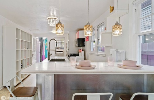 Lake Worth Casa | Sauna; Bar; Beach; Walk Downtown; Courtyard; Artsy; Family and Pet Friendly
