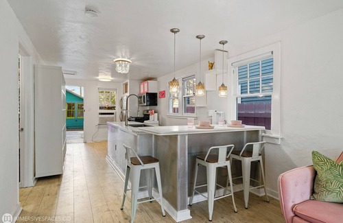 Lake Worth Casa | Sauna; Bar; Beach; Walk Downtown; Courtyard; Artsy; Family and Pet Friendly
