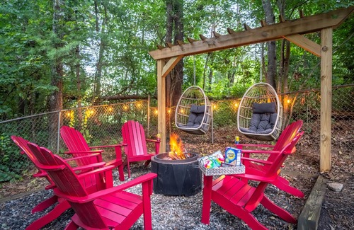 Leicester Casa | Finish The Summer With A Fun Asheville Escape!
