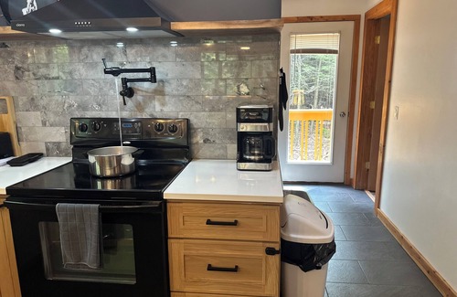 Cresco Chalet De Esquí | Sauna Hot Tub Sleep 16 King Beds Bunk room in 3 acre state Forest pocono spa