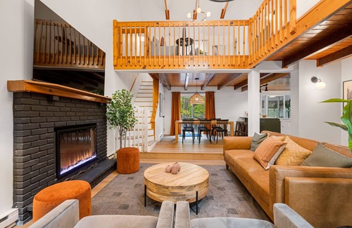 East Stroudsburg Casa | Sauna - Movie Theater - Hot Tub - Dogs OK - Firepit
