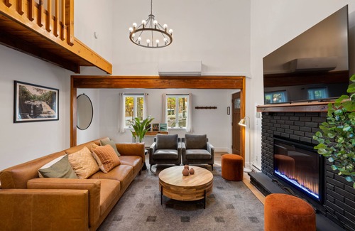East Stroudsburg Casa | Sauna - Movie Theater - Hot Tub - Dogs OK - Firepit