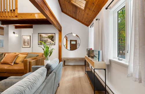 East Stroudsburg Casa | Sauna - Movie Theater - Hot Tub - Dogs OK - Firepit