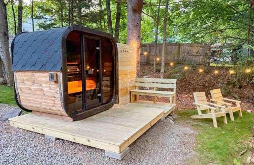 Lincoln Casa | SaunaHaus - Log Cabin plus Private Sauna by the Brook