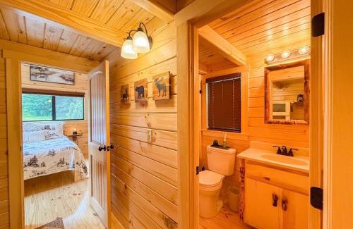 Lincoln Casa | SaunaHaus - Log Cabin plus Private Sauna by the Brook