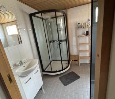 Karhula Apartamento | Saunallinen iso omakotitalo