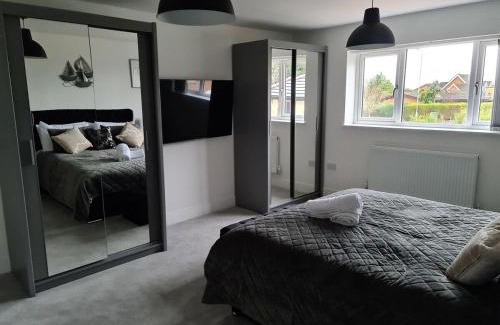 Leicester Casa | SAV Stays 5 Bed Luxury Detached House in Leicester