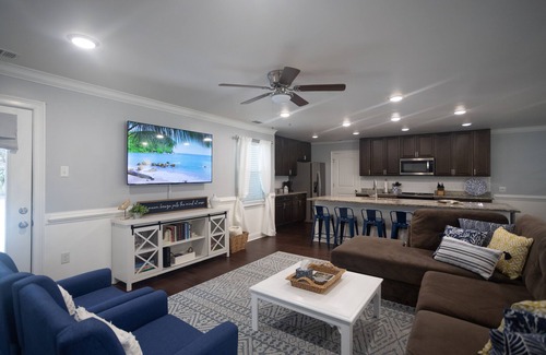 Talahi Island Casa | Savannah 4 BR house with Pool & Parking for Boat